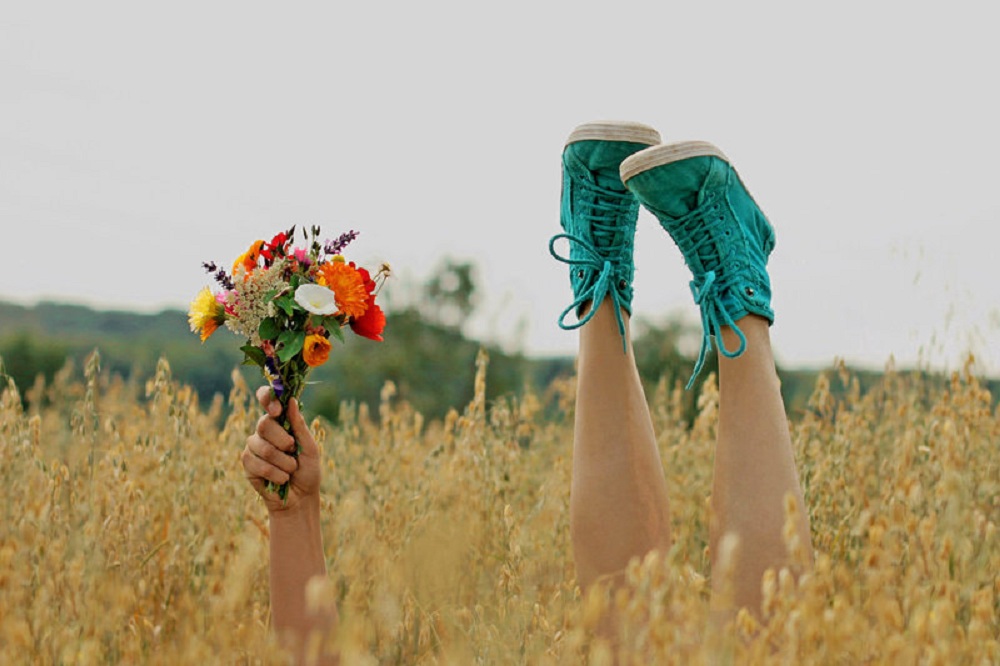 flowers_for_you_hand_tree_grass_arm_shoes_hd-wallpaper-778170
